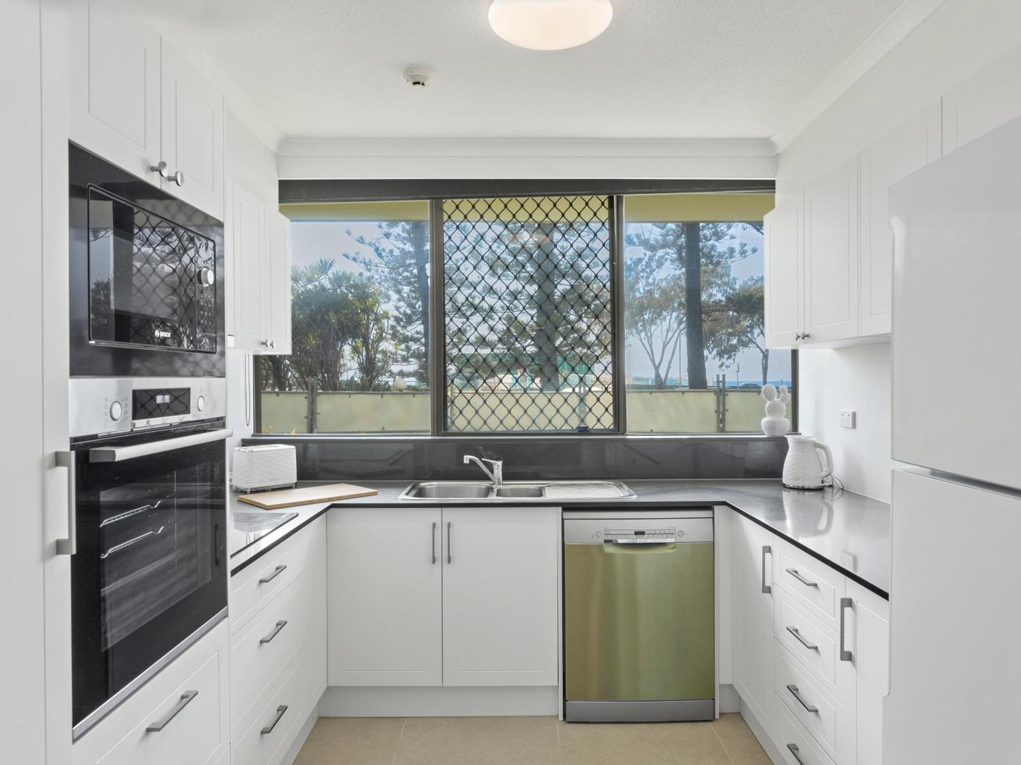 Seacrest Beachfront Apartments Surfers Paradise Gold Coast Extérieur photo